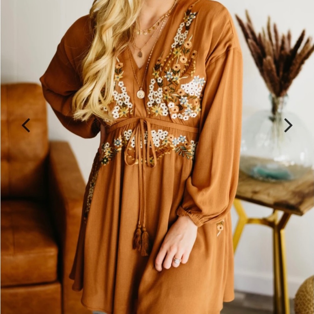 SOLD Bohemian floral dress - Picture 5 of 8